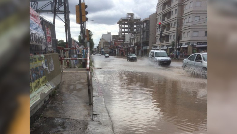 AvRivadavia inundada