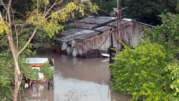 inundacion-Clorinda-Paraguay-evacuados-Telam_CLAIMA20140627_0188_27