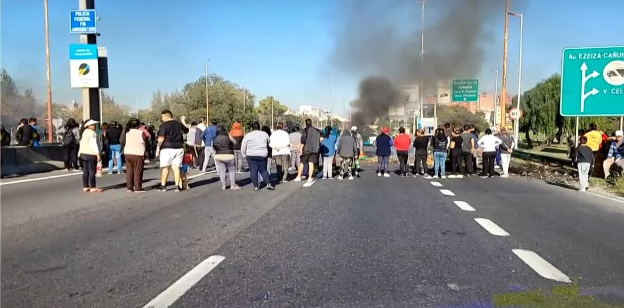 Tensi N Y Discusiones En El Corte De La Autopista Riccheri Por Reclamo