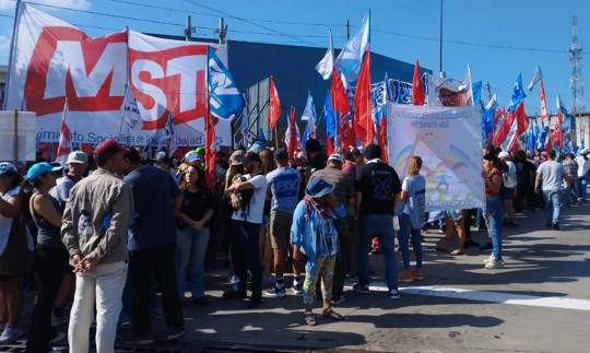 Ahora Organizaciones Sociales Concentran En Isidro Casanova Contra El