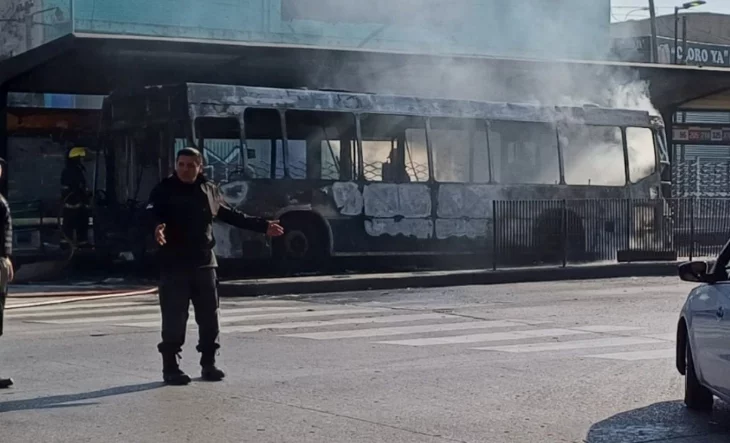 San Justo Se Incendi Un Colectivo En El Metrobus El Nacional De Matanza