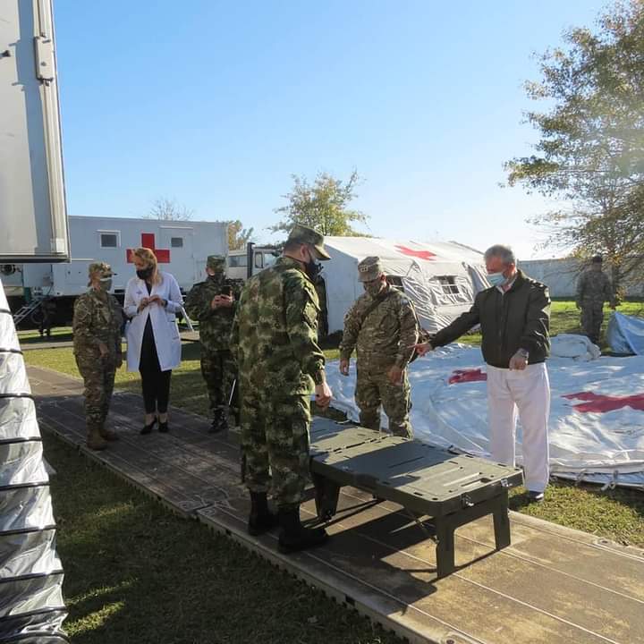 Hospital Simplemente Evita: Autoridades del Ejército ...