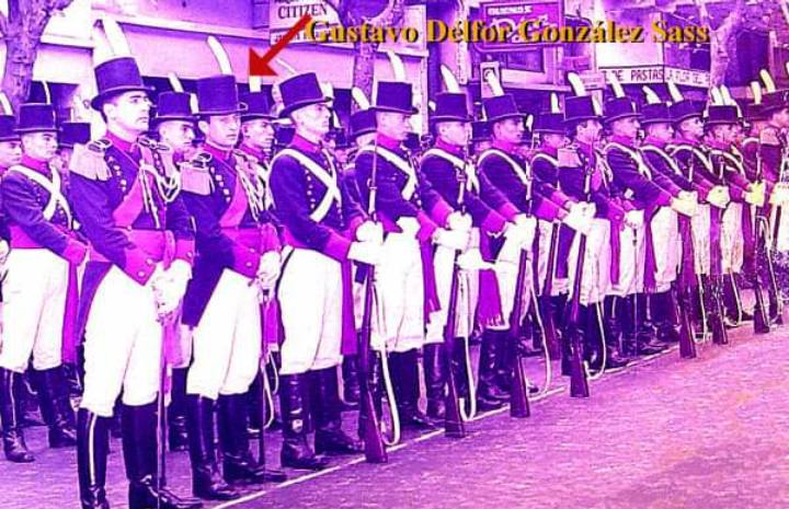 En la imagen se puede observar a Gustavo Délfor González Sass vestido con su uniforme 