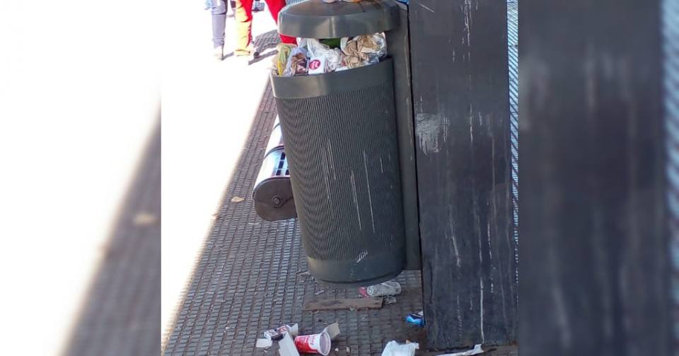 Quejas de vecinos por la basura en el km 29 del Metrobus - El Nacional ...